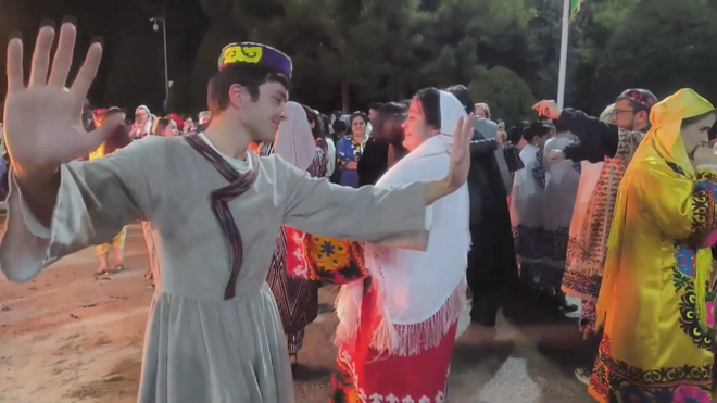 Tajikistan rộn ràng đón lễ hội mùa xuân Nowruz - Ảnh 2.