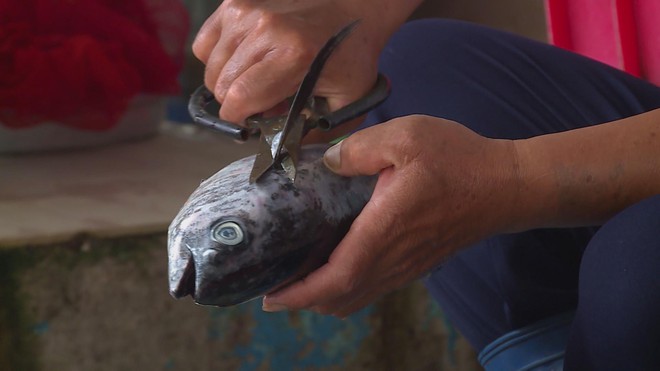 Xăng leo thang nhưng tiểu thương vẫn chưa dám tăng giá - Ảnh 1.