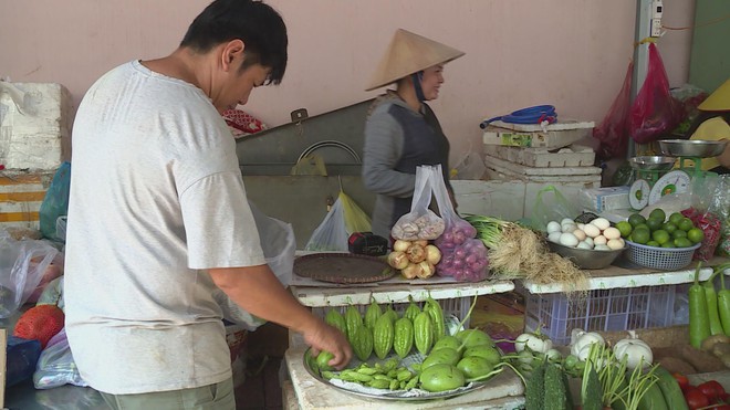 Xăng leo thang nhưng tiểu thương vẫn chưa dám tăng giá - Ảnh 4.