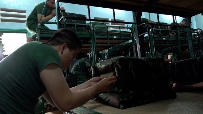 Một ngày rèn luyện của chiến sĩ trẻ tại Trung đoàn 143 - Ảnh 7.