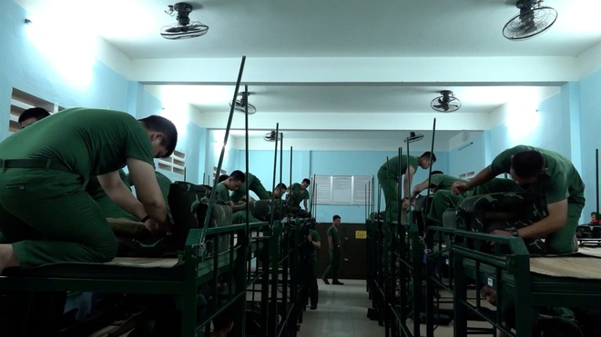 Một ngày rèn luyện của chiến sĩ trẻ tại Trung đoàn 143 - Ảnh 6.