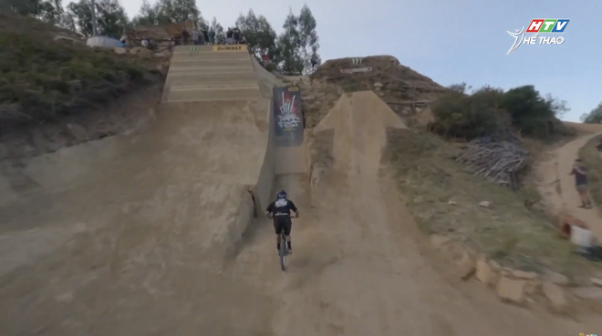  Hấp dẫn sự kiện xe đạp địa hình Darkfest - Ảnh 2.