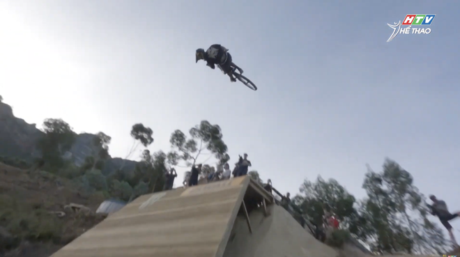  Hấp dẫn sự kiện xe đạp địa hình Darkfest - Ảnh 3.