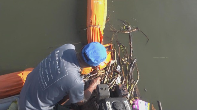 Hàng rào nổi làm từ tóc chống ô nhiễm trên biển ở Brazil - Ảnh 5.