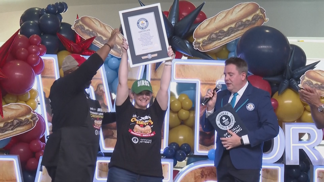 1291 bánh mì cheesesteak lập kỷ lục Guinness mới - Ảnh 3.