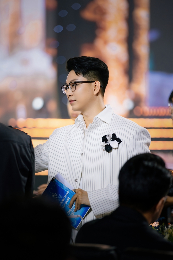 Quán quân The TVFACE Trọng Hiền dẫn dắt đêm Chung kết Miss World Vietnam 2025 - Ảnh 6.