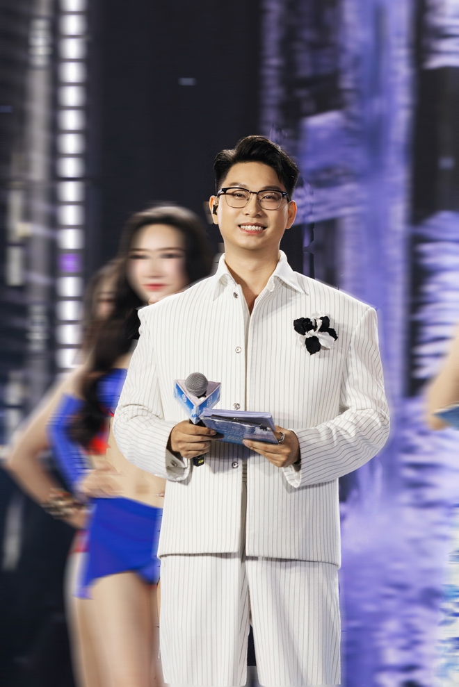 Quán quân The TVFACE Trọng Hiền dẫn dắt đêm Chung kết Miss World Vietnam 2025 - Ảnh 4.