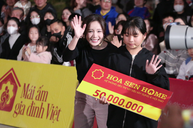 "Mái ấm gia đình Việt" tập 4 trao hơn 500 triệu đồng cho các em nhỏ mồ côi - Ảnh 9.