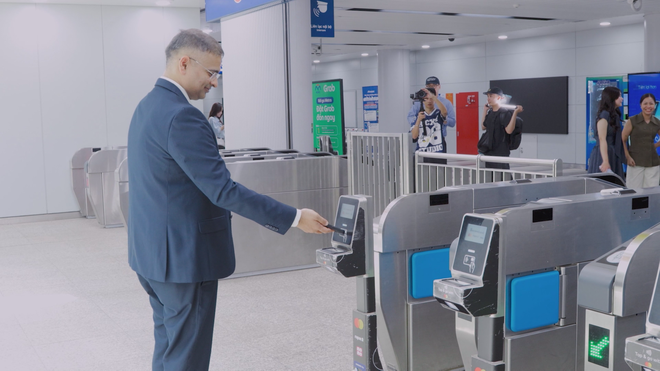 Trải nghiệm công nghệ Apple Express "không chạm" siêu tốc trên Metro số 1 - Ảnh 4.