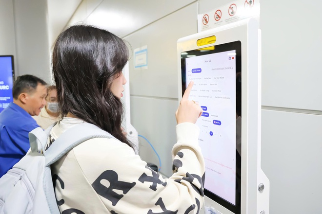 Áp lực giá xăng, sinh viên tìm đến Metro- Ảnh 1.