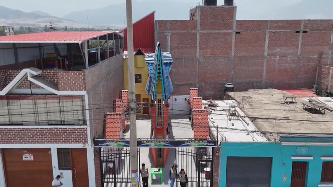 Peru: Ngôi nhà rộng 63 cm muốn lập kỷ lục Guiness - Ảnh 1.