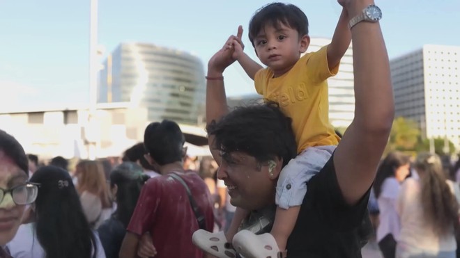 Rực rỡ sắc màu lễ hội Holi truyền thống ở Philippines - Ảnh 6.