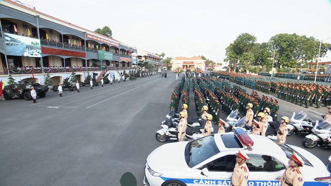 Lực lượng vũ trang TP. Hồ Chí Minh: khí thế quyết tâm trong ngày ra quân huấn luyện 2026 - Ảnh 2.