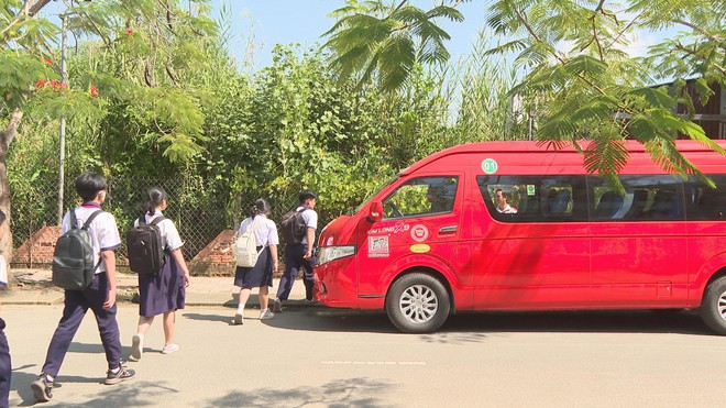 60 Giây ngày 3/3/2026 | Chương trình xe buýt điện đưa đón học sinh đến trường miễn phí - Ảnh 1.