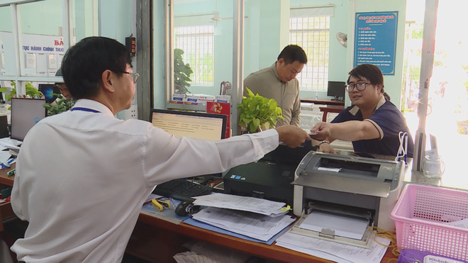 Chuyển đổi số từ cấp cơ sở: Khoảng cách giữa yêu cầu và thực tiễn - Ảnh 2.