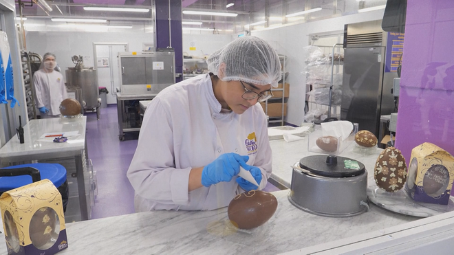 Anh: Ra mắt trứng phục sinh khổng lồ- Ảnh 2. Anh: Ra mắt trứng phục sinh khổng lồ- Ảnh 2.