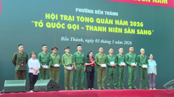 Rộn ràng Ngày hội tòng quân 2026: Tuổi trẻ sẵn sàng lên đường vì Tổ quốc - Ảnh 4.
