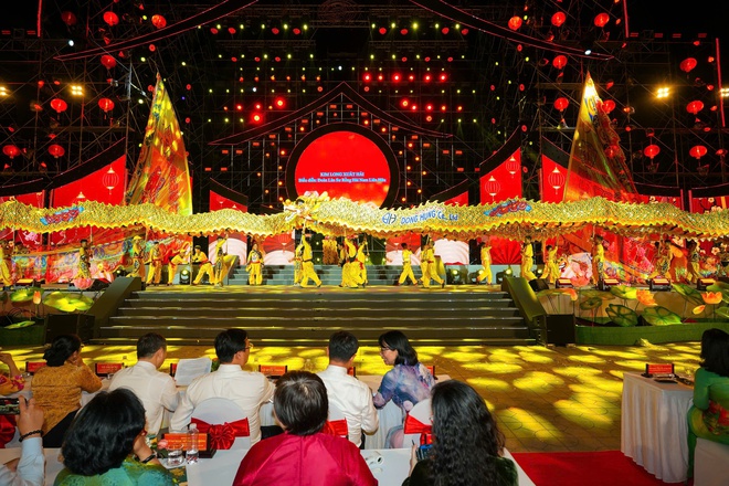 Rực rỡ đêm hội Nguyên tiêu, đậm sắc màu văn hóa Việt - Hoa - Ảnh 7.