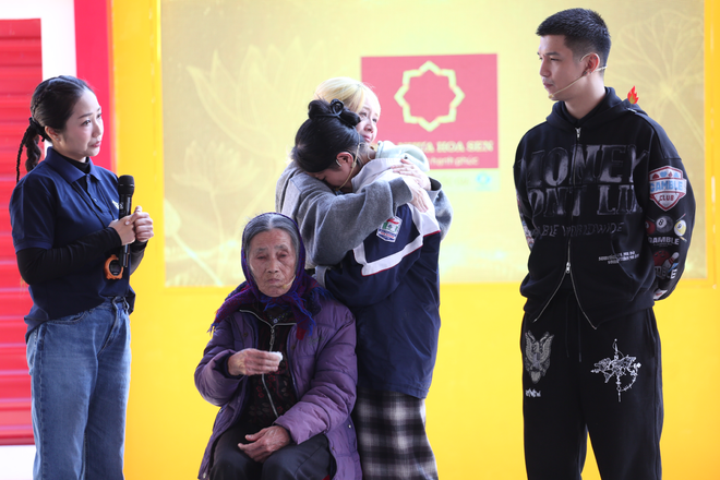 Hậu Hoàng: "Tôi sợ phải trở thành người lớn" - Mái ấm gia đình Việt- Ảnh 4.