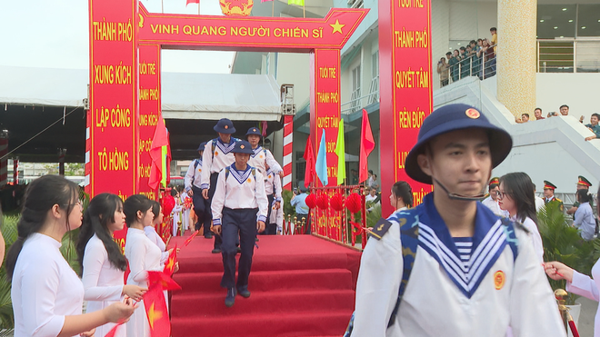 Thời sự HTV ngày 4/3/2026 | Hơn 1.600 thanh niên thuộc địa bàn phòng thủ khu vực 3 chính thức lên đường làm nghĩa vụ - Ảnh 3.