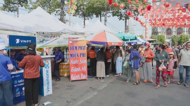 Rộn ràng Lễ rước kiệu Bà Thiên Hậu Thánh Mẫu - Ảnh 1.