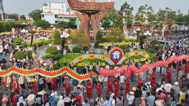 Rộn ràng Lễ rước kiệu Bà Thiên Hậu Thánh Mẫu - Ảnh 4.