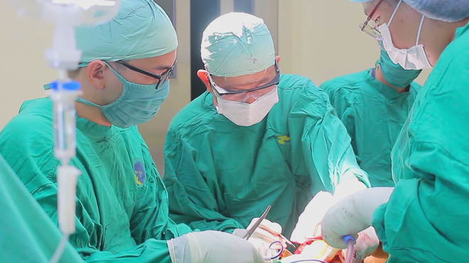 Thời sự trưa HTV ngày 4/3/2026 I Chạy đua thời gian giữ lại đôi chân bệnh nhân 17 tuổi bị tai nạn giao thông - Ảnh 6.