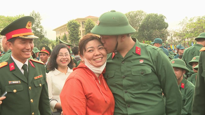 Sôi nổi ngày hội giao nhận quân 2026: Khí thế tuổi trẻ lan toả khắp TP. Hồ Chí Minh- Ảnh 8. Sôi nổi ngày hội giao nhận quân 2026: Khí thế tuổi trẻ lan toả khắp TP. Hồ Chí Minh- Ảnh 8.