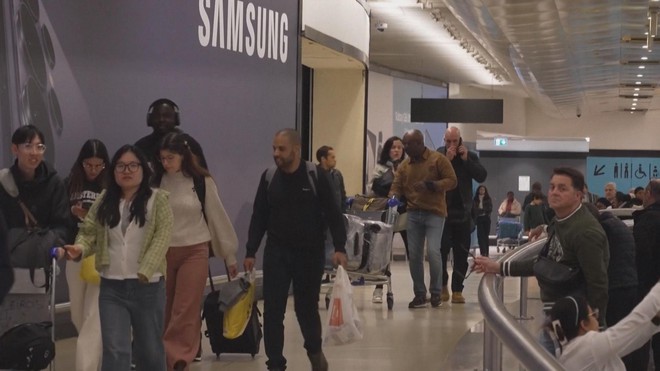 Nhiều nước gấp rút đưa công dân mắc kẹt ở vùng chiến sự về  - Ảnh 4.