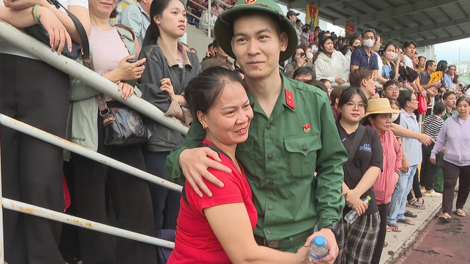 Sôi nổi ngày hội giao nhận quân 2026: Khí thế tuổi trẻ lan toả khắp TP. Hồ Chí Minh- Ảnh 7. Sôi nổi ngày hội giao nhận quân 2026: Khí thế tuổi trẻ lan toả khắp TP. Hồ Chí Minh- Ảnh 7.