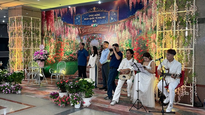 HTV hưởng ứng Tuần lễ Áo dài, chào mừng Ngày Quốc tế Phụ nữ 8/3 - Ảnh 11.