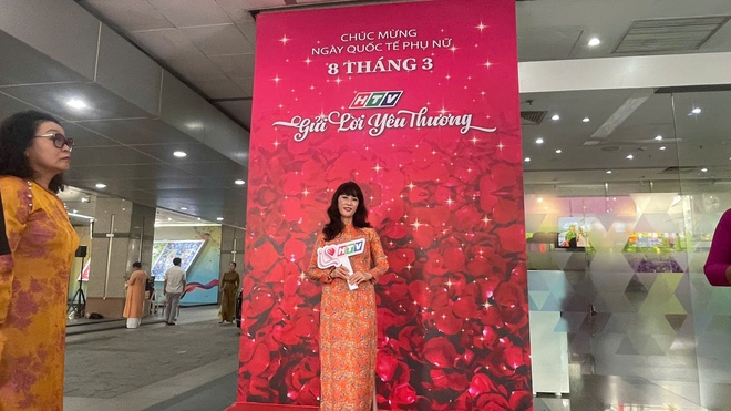 HTV hưởng ứng Tuần lễ Áo dài, chào mừng Ngày Quốc tế Phụ nữ 8/3 - Ảnh 9.