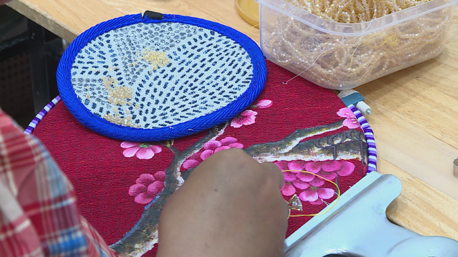 Sức sống mới của tà áo dài Việt trong đời sống hiện đại - Ảnh 2.