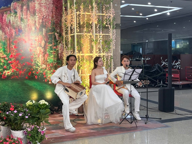 HTV hưởng ứng Tuần lễ Áo dài, chào mừng Ngày Quốc tế Phụ nữ 8/3 - Ảnh 14.