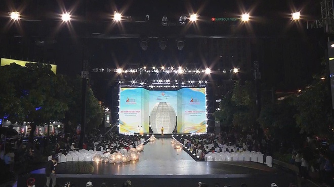 TP. Hồ Chí Minh khai mạc lễ hội Áo dài lần thứ 12 - Ảnh 1.