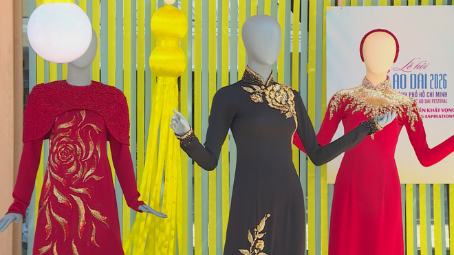 Phố đi bộ Nguyễn Huệ: "Nhuộm thắm" sắc áo dài trong ngày 8/3- Ảnh 4.