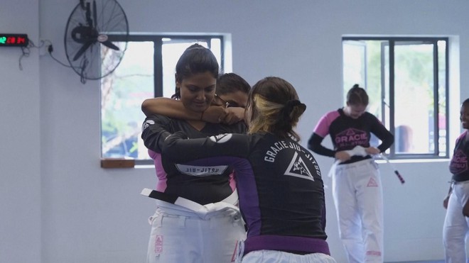 Tôn vinh sức mạnh tự vệ của phái đẹp Nam Phi - Ảnh 3.