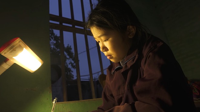 Đức Phúc tiếp sức cho cô bé mồ côi mê học tiếng Trung - Ảnh 4.