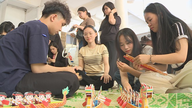 Người trẻ “làm mới” di sản: Khi múa rối nước bước vào đời sống đương đại - Ảnh 3.