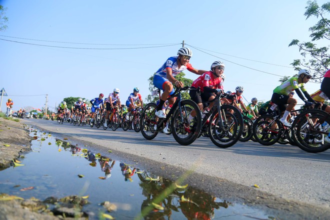 Khoảnh khắc đẹp chặng 8: Ven biển miền Trung | Cúp Truyền hình 2026 - Ảnh 4.