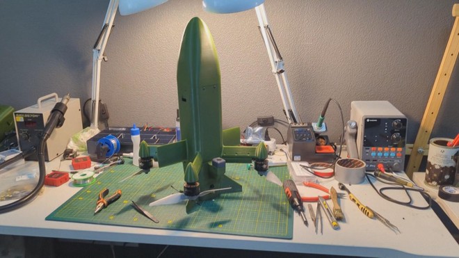 Nhật Bản, Ucraina hợp tác chế tạo drone giá rẻ chuyên tiêu diệt UAV tự sát - Ảnh 3.