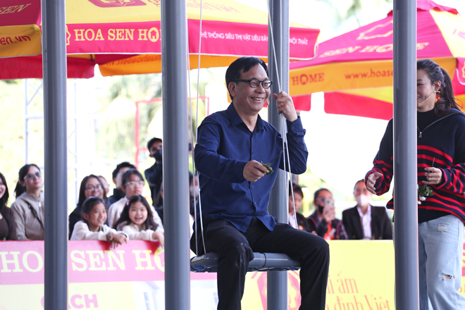 "Mái ấm gia đình Việt" tập 6 trao hơn 330 triệu đồng cho các em nhỏ mồ côi - Ảnh 8.