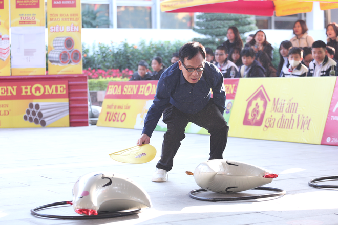 "Mái ấm gia đình Việt" tập 6 trao hơn 330 triệu đồng cho các em nhỏ mồ côi - Ảnh 7.