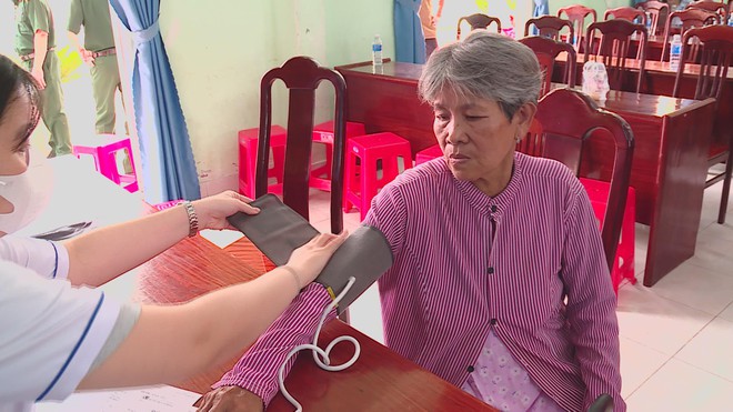 TP. Hồ Chí Minh chăm lo đời sống người dân vùng biên giới tỉnh Tây Ninh - Ảnh 4.