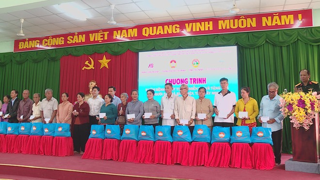 TP. Hồ Chí Minh chăm lo đời sống người dân vùng biên giới tỉnh Tây Ninh - Ảnh 3.