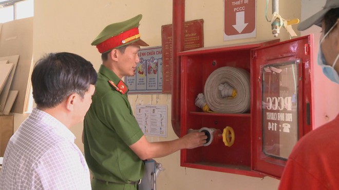 Siết chặt phòng cháy chữa cháy tại các xưởng gỗ giữa mùa nắng nóng - Ảnh 3.