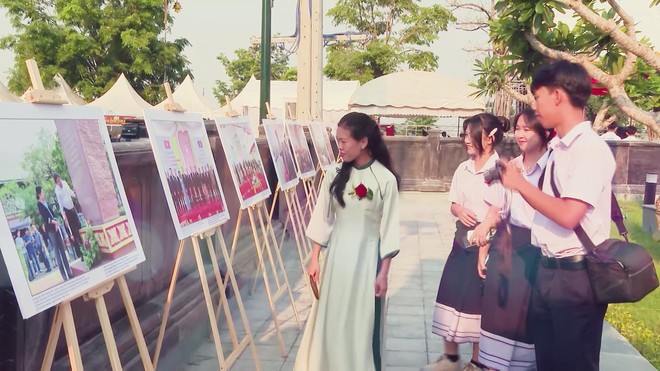 Gieo chữ tiếng Việt nơi đất bạn: Mái trường thắm tình hữu nghị Việt - Lào - Ảnh 6.