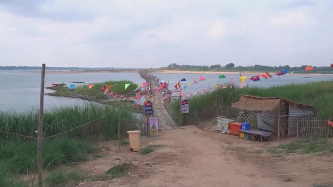 Cây cầu tre dài nhất thế giới ở Campuchia - Ảnh 3.