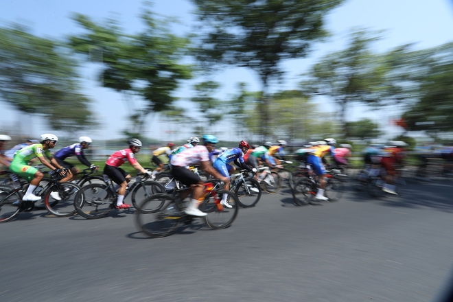 Hình ảnh đẹp chặng 9: Vòng đua TP. Huế- Ảnh 4. Hình ảnh đẹp chặng 9: Vòng đua TP. Huế- Ảnh 4.