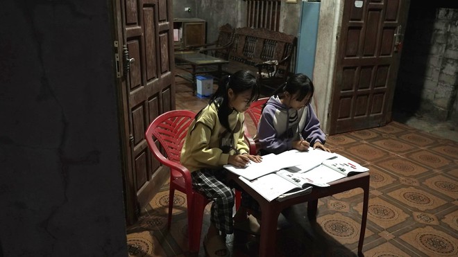 Mái ấm gia đình Việt: Thanh Hương tặng toàn bộ cát-xê cho cặp chị em sinh đôi - Ảnh 5.